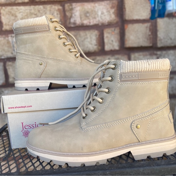 Size 8 - Picture 4 of 5